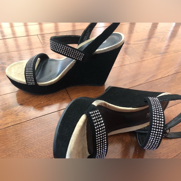 BNWOT Kenneth Cole black wedges - Size 7.5 - Picture 3 of 5